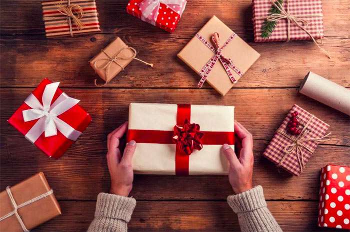 Regali di Natale utili, intelligenti e a prezzo di costo con l'economia spiegata facile